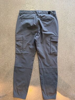Vuori Men's Cargo Pants in Slate Gray